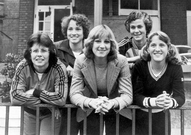 网球旋转球技术大全:上旋与下旋的详细图解