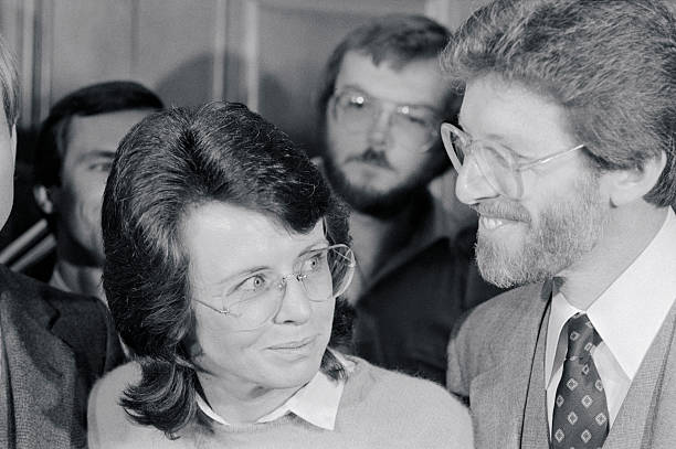 网球场地宽度与边线裁判的关系