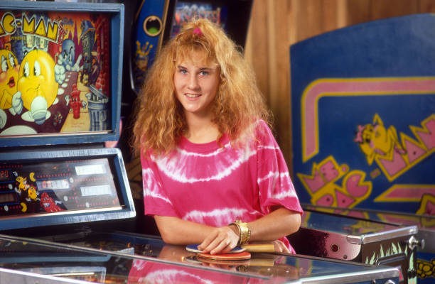 网球比赛中为何选手总拿三个球?揭秘背后的策略考量