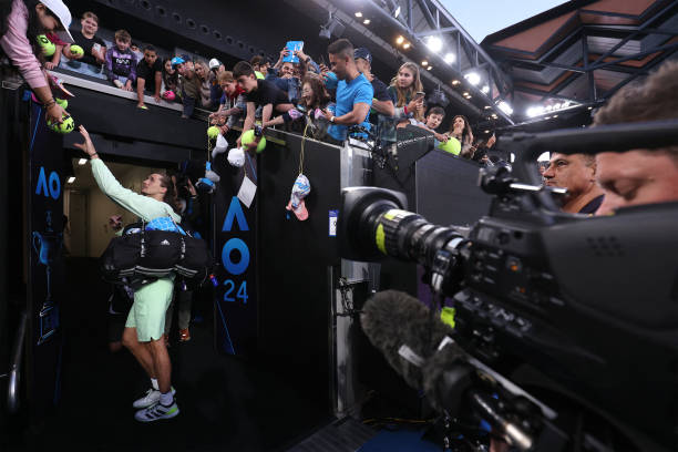 网球大满贯奖金来源解析:赞助商、转播权与门票收入