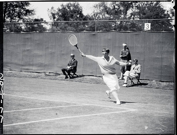 网球战术分析:单打与双打中的策略运用