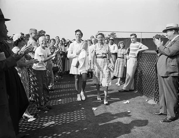 中国金花郑钦文温网表现抢眼,连克强敌