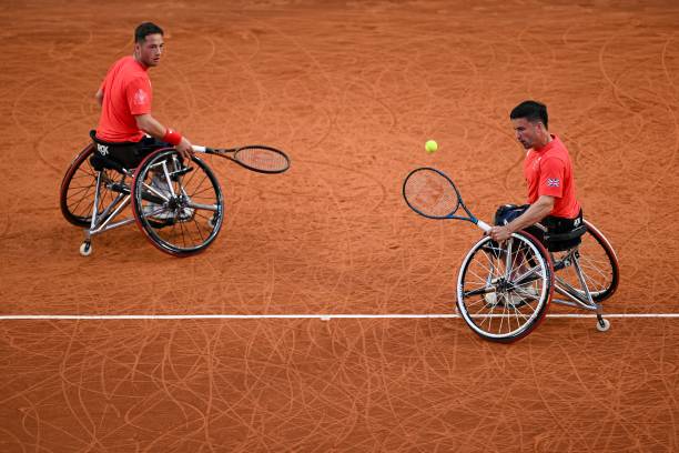 法网在线直播:红土巅峰对决,纳达尔能否再创辉煌?