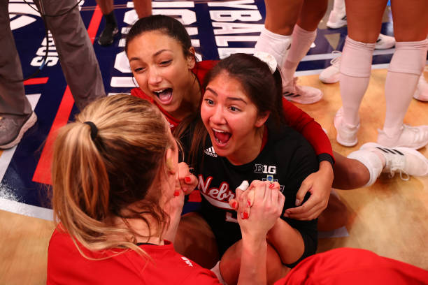 排球站位轮换图解:从发球到防守的六人转换策略