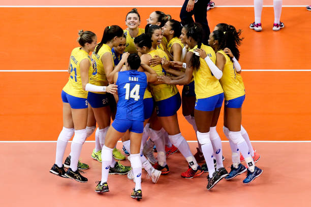 排球发球区尺寸全知道:长度、宽度及位置要求