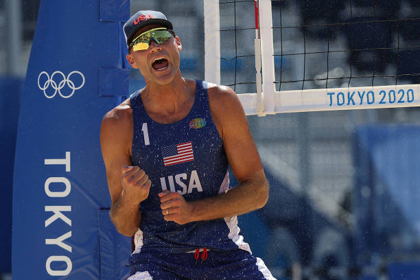 气排球场地屋顶高度对比赛的影响