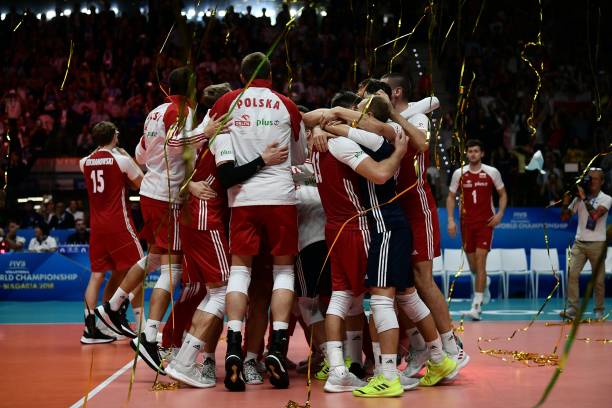 排球场地尺寸要求:比赛场地的长宽与高度