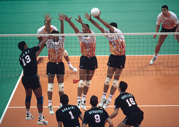 气排球与排球的体育差异:球、网高与场地尺寸详解