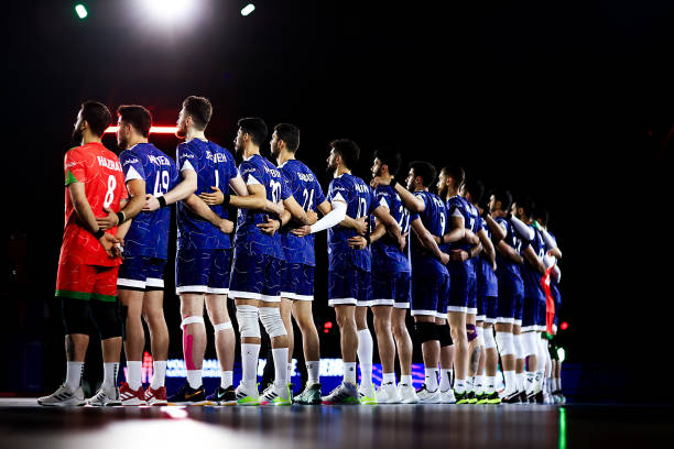 排球发球教学:从下手发球到上手发球的进阶