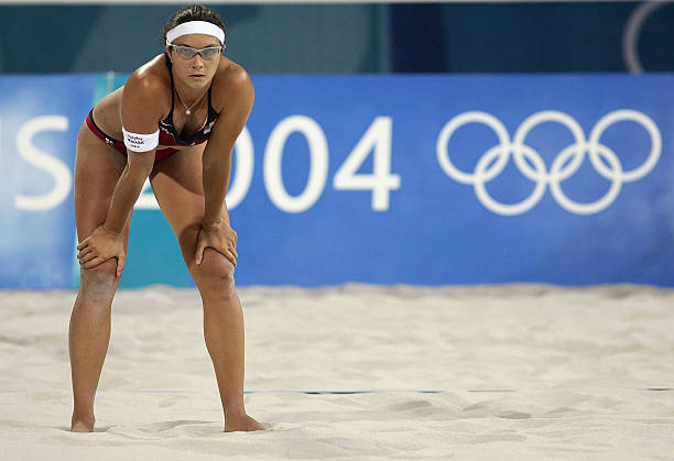 排球规则解析:过中线到底算不算犯规?