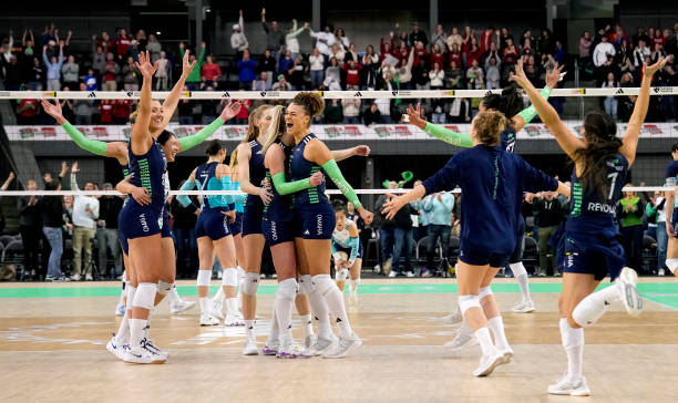 为什么室内排球场的净高至少需要7米?