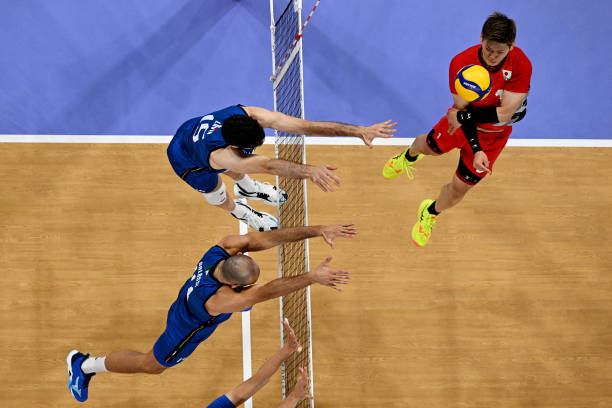 强力跳发球与飘球的战术运用:发球如何改变比赛节奏