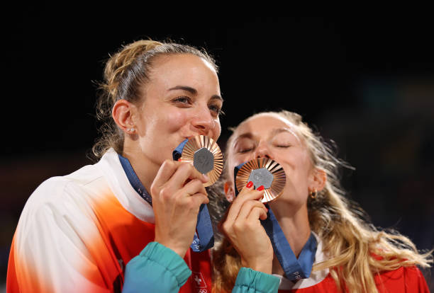 观看排球经典教学视频(完整版),轻松学会排球核心技巧