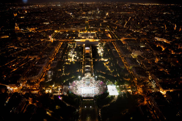 一插二夹三提四蹬:排球垫球技术的关键步骤