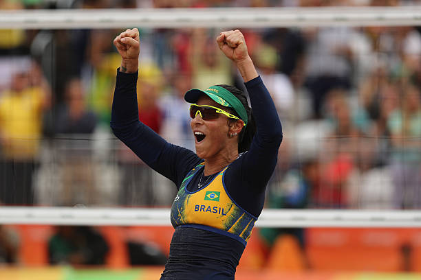 室内排球与沙滩排球比赛时间有何不同?