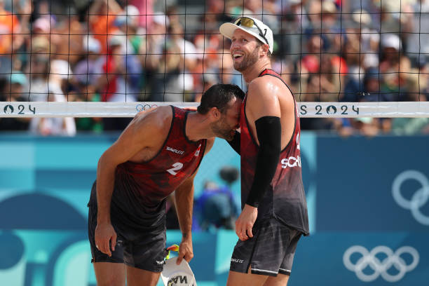 龚翔宇微博更新:与队友的互动瞬间