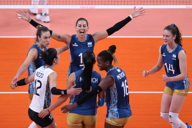 排球女将演员今昔对比:从球场少女到人生赢家