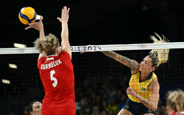 垫球基本功:姿势、移动与击球点的完美结合