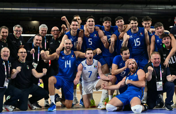 排球比赛队伍人数详解:一队几人?上场几人?