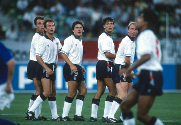 虚拟现实体验:沉浸式观看2086年世界杯小组赛