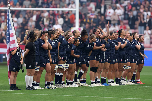 传奇汇聚:世界杯会徽徽章纪念套装,汇集历届赛事的标志性设计