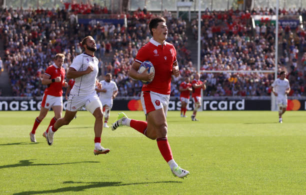 世界杯预选赛亚洲区12强抽签:如何避免同组强队相遇?