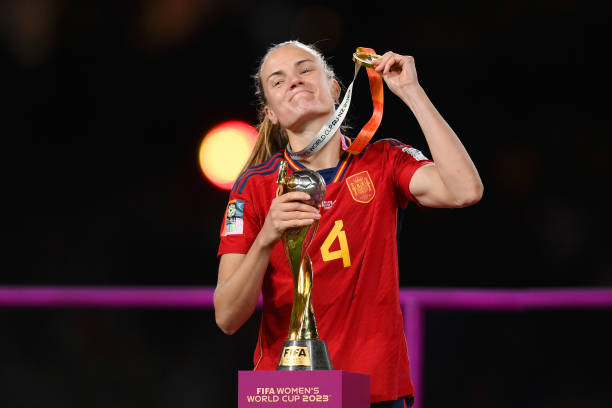 传奇10号:深度解析马拉多纳在世界杯上的战术价值与影响力