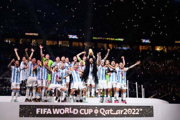 世界杯举办频率解析:为何不是每年或每两年?